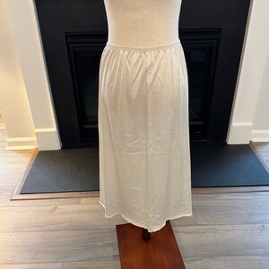 🌿 Vintage Vanity Fair Nylon Half Slip | Size Medium | USA Made